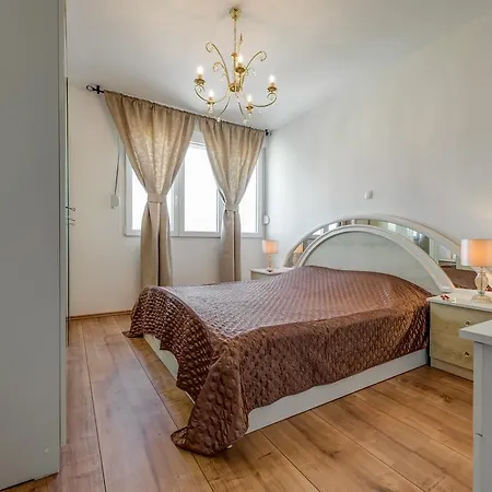 Noa - Self Check In Split